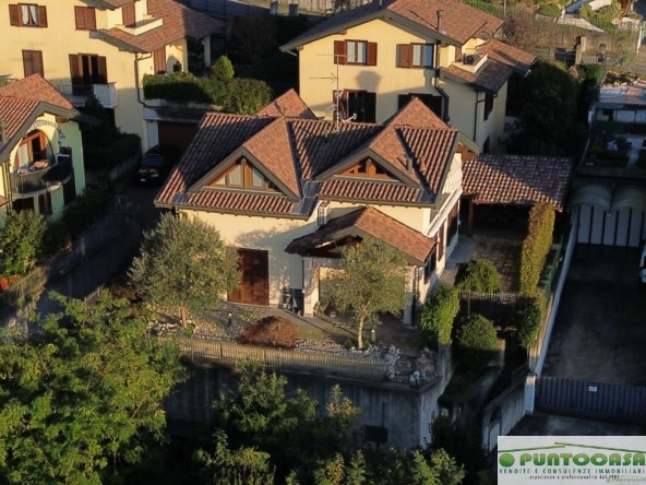 VILLA BIFAMILIARE